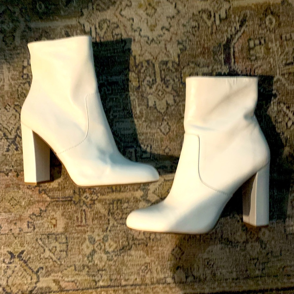White Steve Madden booties in size 8 1/2